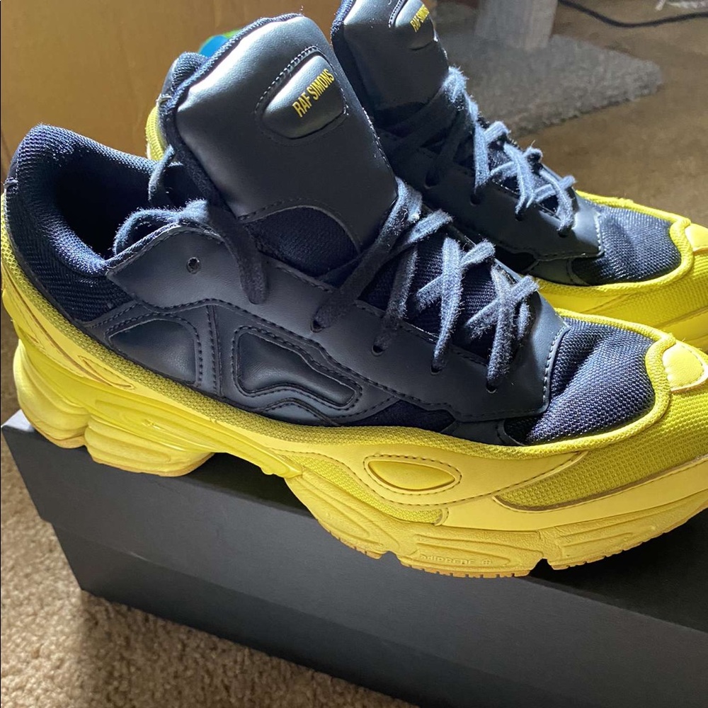 RAF SIMON ADIDAS SIZE 9